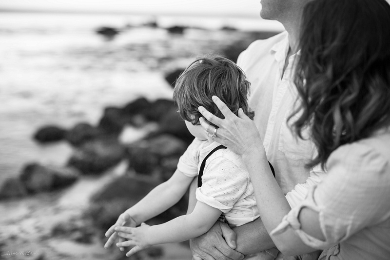 CT Timeless Beach Family Portrait Session by Anne Miller annemillerphotographer.com