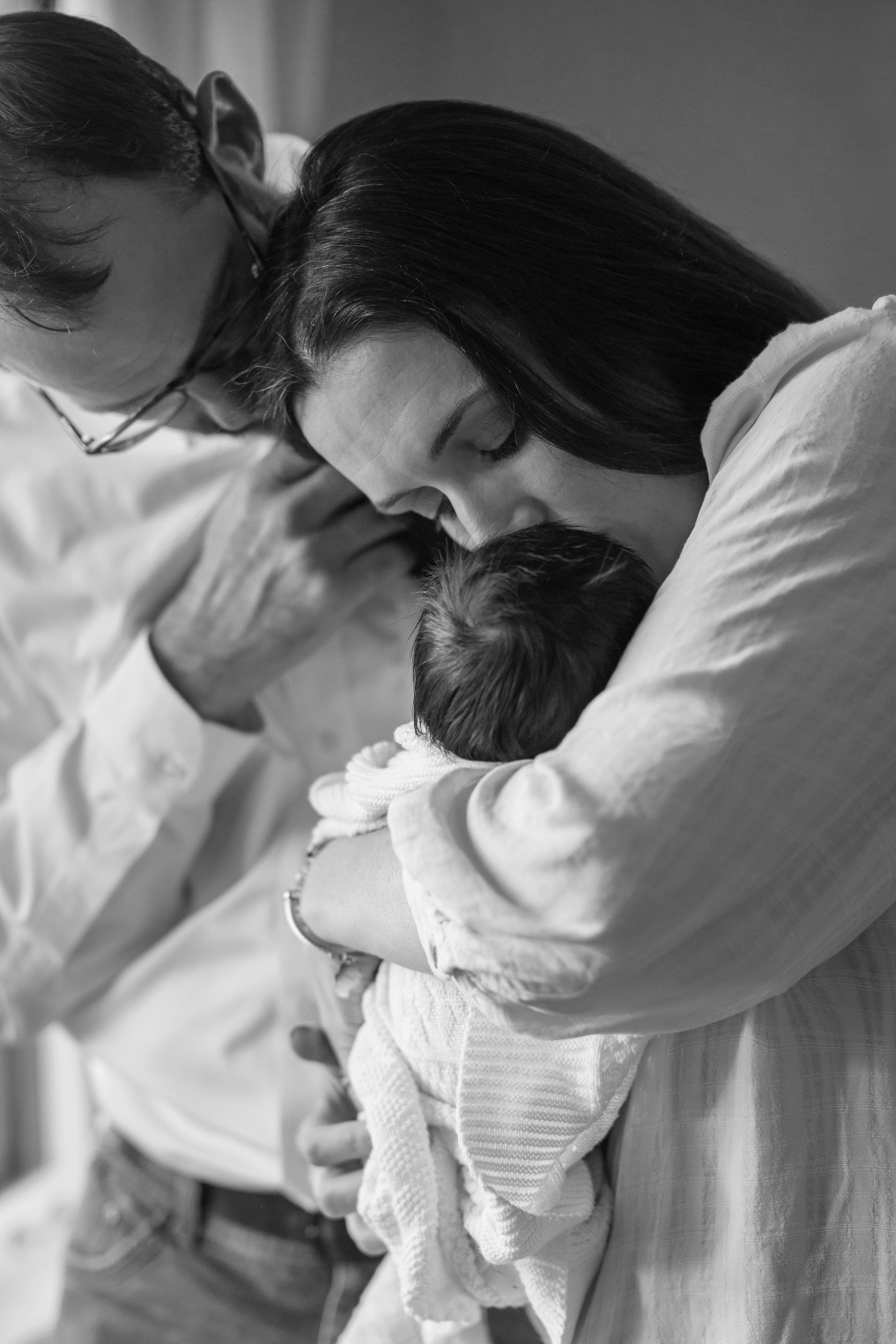 Falling More in Love In Home Newborn Photography by Anne Miller annemillerphotographer.com