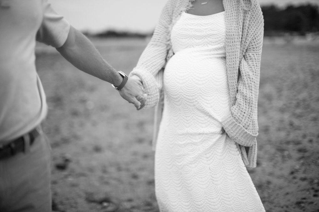 CT Beach Maternity Session by Anne Miller annemillerphotographer.com