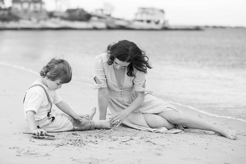 CT Timeless Beach Family Portrait Session by Anne Miller annemillerphotographer.com